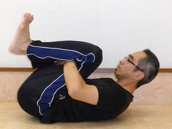 両もも抱え込み